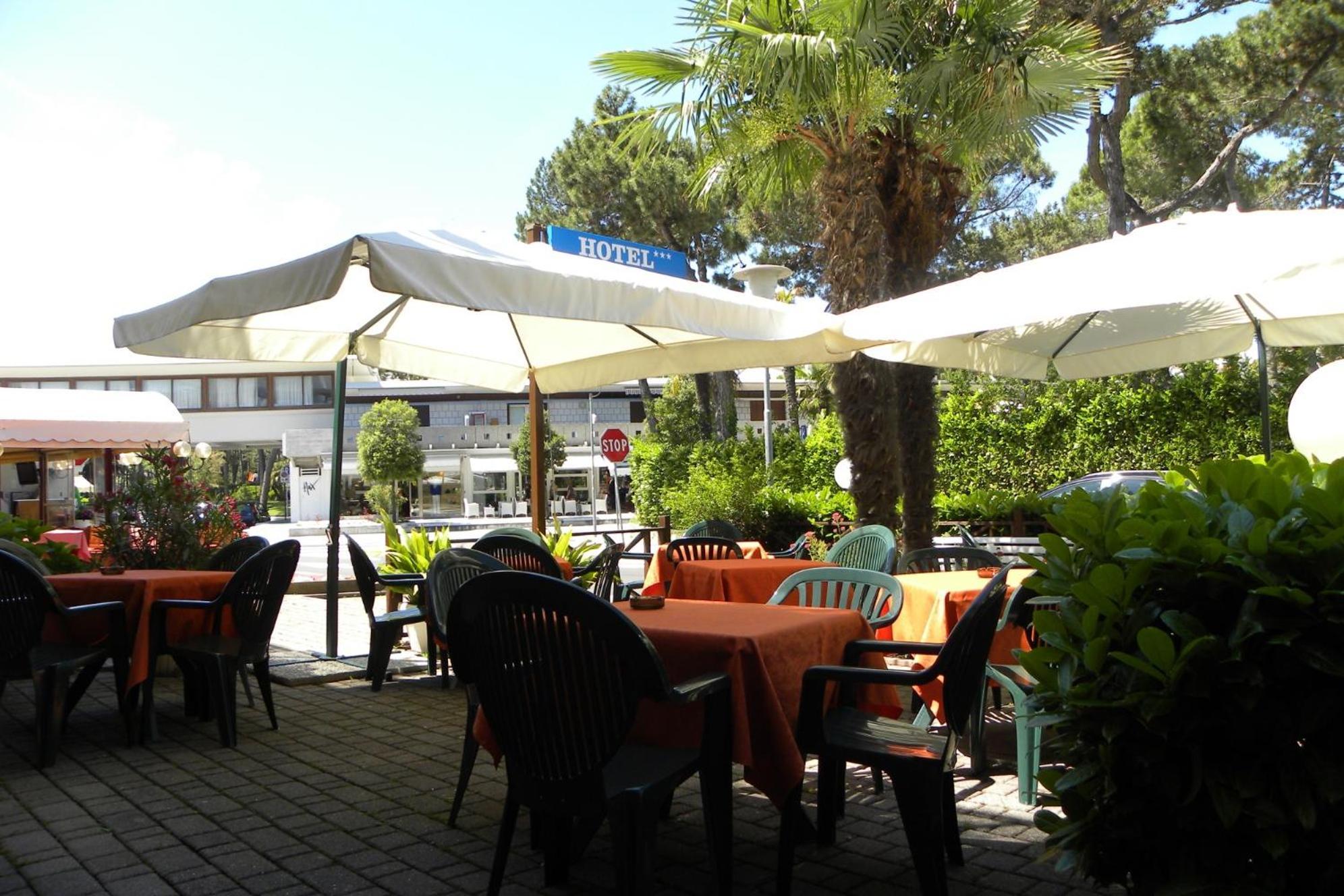 Hotel Santa Cruz Lignano Sabbiadoro Extérieur photo